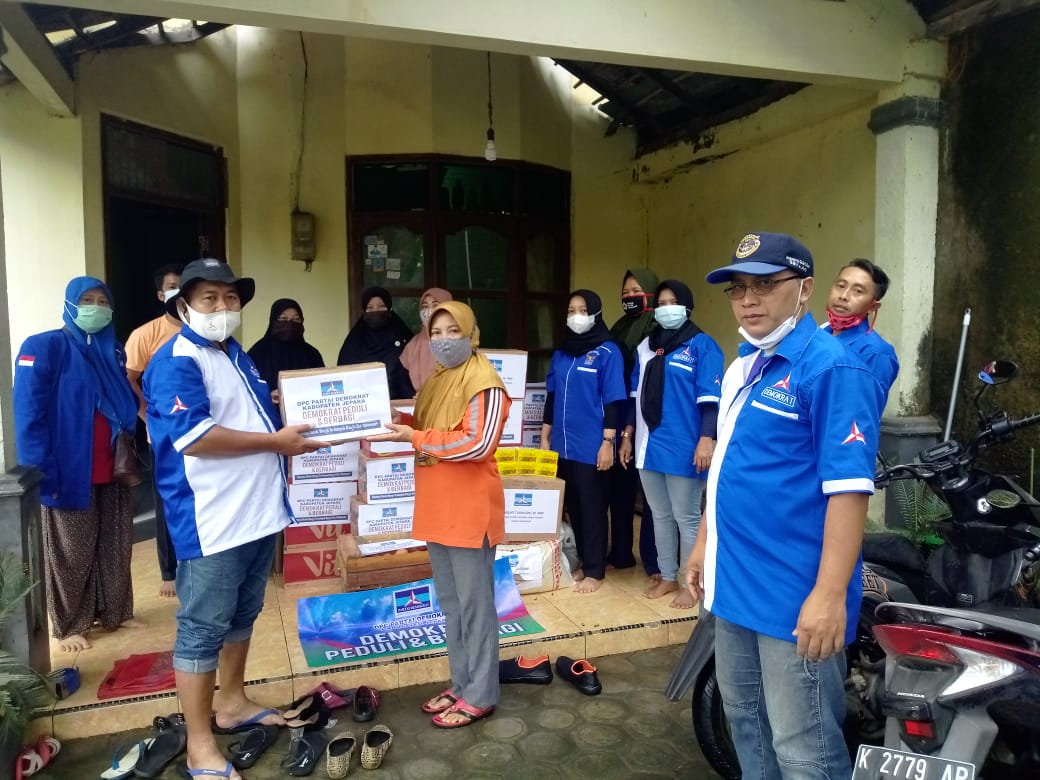 Banjir di Desa Dorang Nalumsari, Jepara Undang Empati DPC Partai Demokrat Beri Bantuan