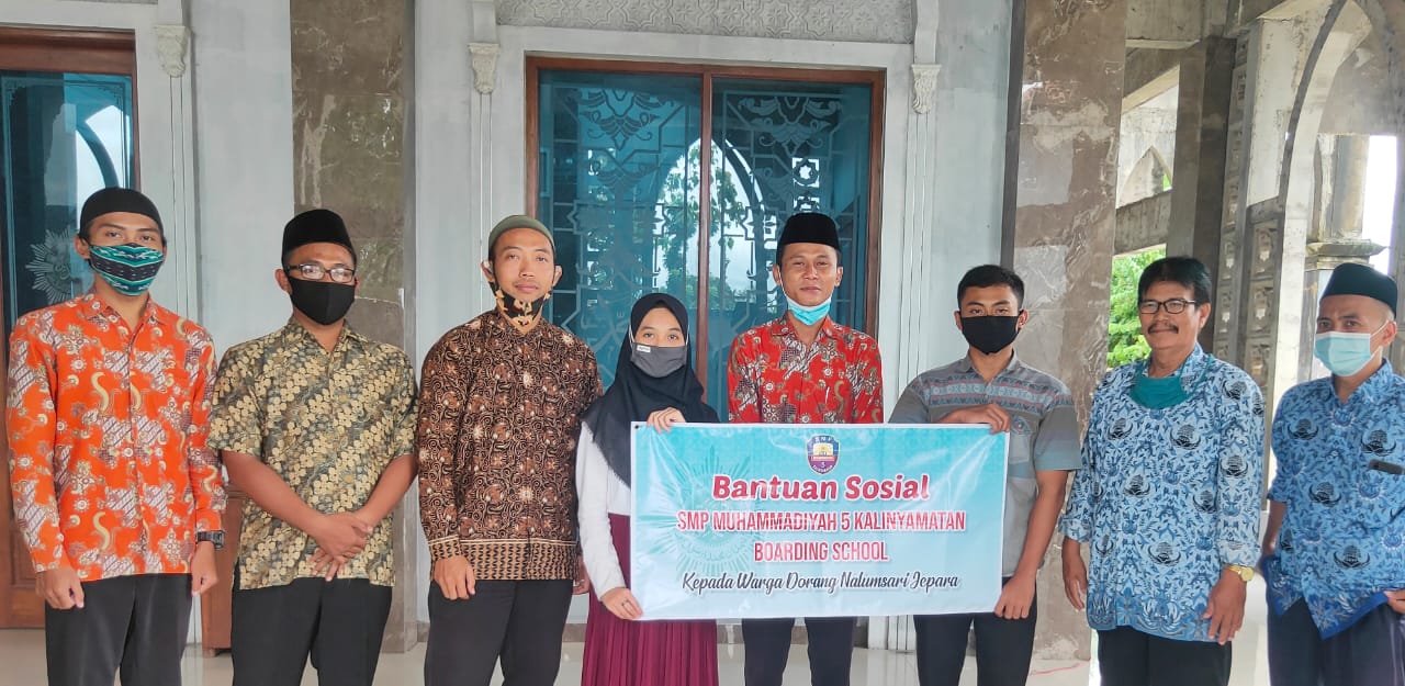 Pupuk Rasa Peduli Terhadap Sesama SMP Muhammadiyah 5 Kalinyamatan Bantu Sesama