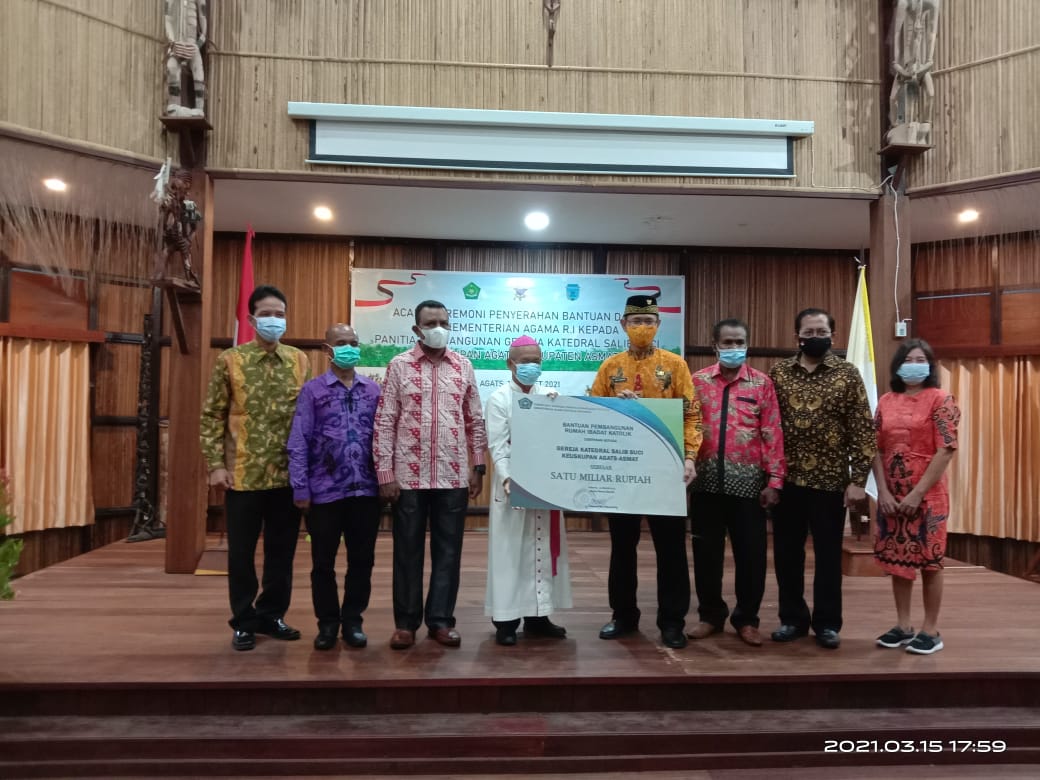 Kementerian Agama RI Bantu 1M Kepada Gereja Katolik Di Asmat-Papua
