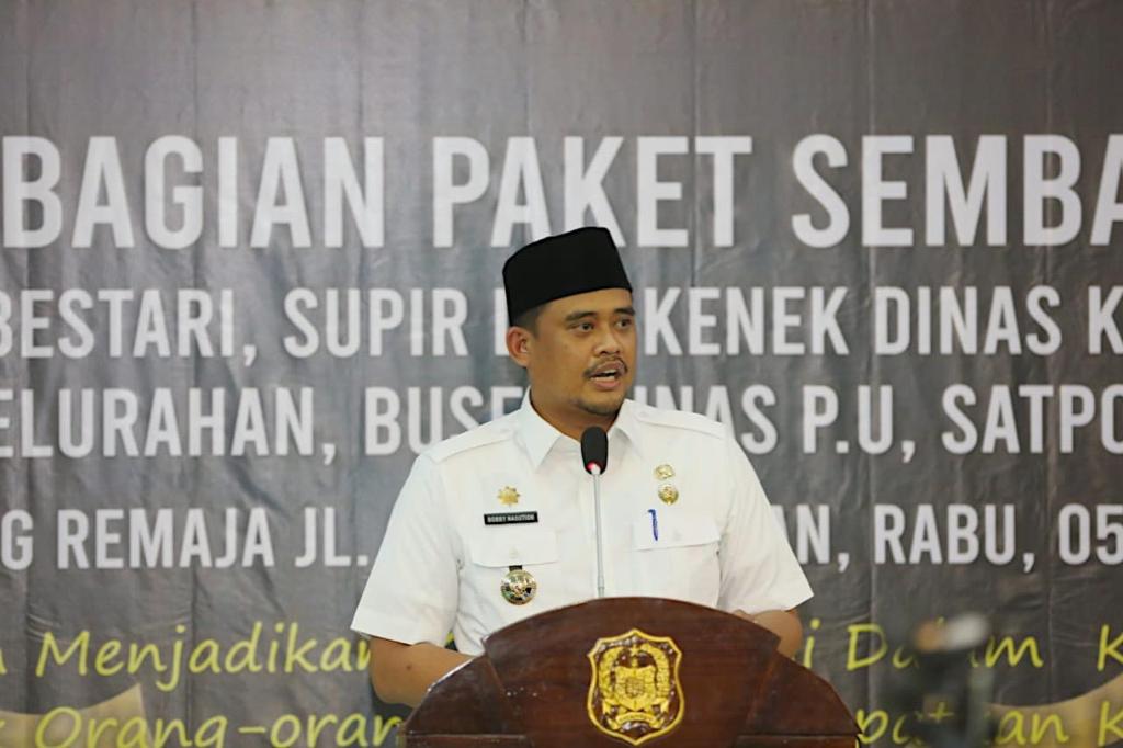 Wali Kota Medan Bagikan 10.000 Paket Sembako untuk Petugas Harian Lepas di Lingkungan Pemko Medan