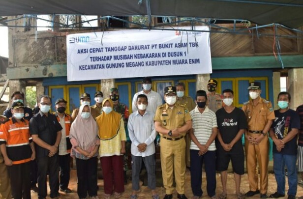 Peduli Korban Kebakaran Di Gunung Megang, PT. Bukit Asam Salurkan Bantuan