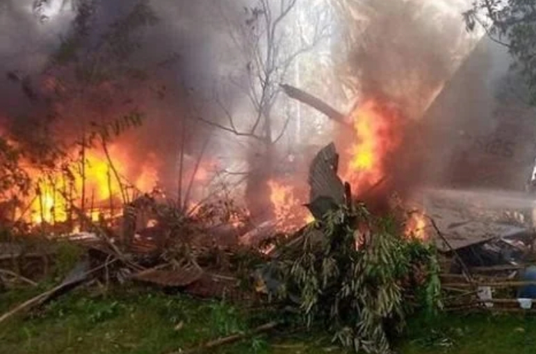 Pesawat Hercules Jatuh & Terbakar, 45 Orang Tewas