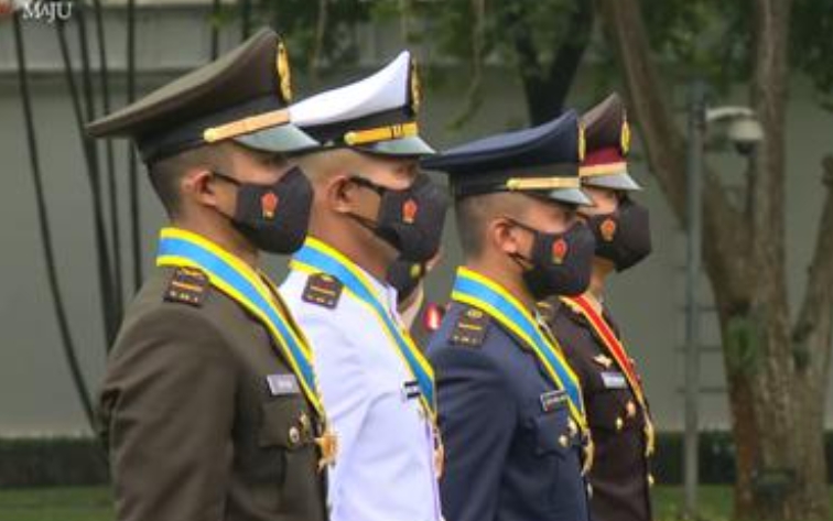 Presiden Jokowi Lantik 700 Perwira TNI-Polri, 4 Peraih Adhi Makayasa