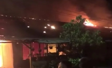 Asrama TNI di Padang Terbakar, 10 Rumah Hangus dan 27 Orang Kehilangan Tempat Tinggal