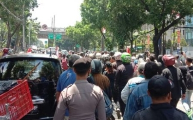 Demo Tolak Formula E di DPRD DKI Ricuh, Polisi Bergerak, 1 Orang Ditangkap