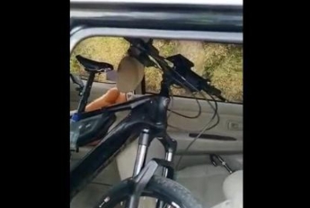 Polisi Kembalikan SIM Pengemudi yang Bawa Sepeda di Mobil dan Minta Maaf