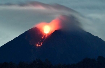 Waspada, Indigo Bocorkan 3 Inisial Gunung yang Akan Hancurkan Pulau Jawa, Ada Inisial M