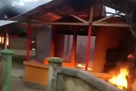 Maluku Tengah Memanas, Rumah Dibakar, 1 Polisi Tertembak, 2 Orang Tewas