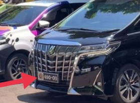 Terbongkar! Mobil Alphard Bernopol DPR yang Dipakai Menantu Amien Rais saat Hadiri Sidang Cerai Ternyata Milik….