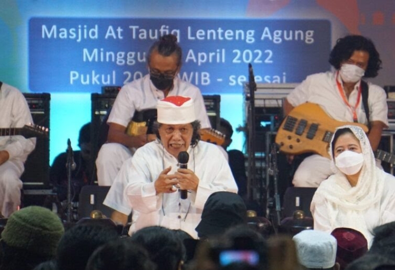 Ucapan Serius Cak Nun di Depan Puan dan Hasto PDIP: Presiden Sekarang Belum….