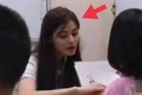 Ibu-Ibu Minta Sekolah Pecat Guru Cantik Mirip Artis Ini karena Bikin Para Suami Betah ke Sekolah