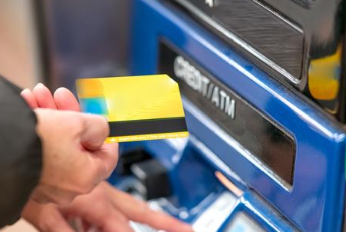 Ini 5 Cara Mengeluarkan Kartu ATM yang Tertelan dengan Mudah, Jangan