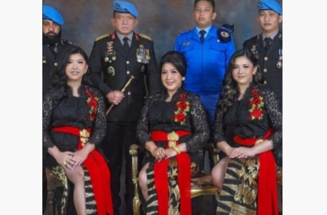 Heboh! Foto Istri Irjen Ferdy Sambo Berdampingan dengan Brigadir J, Lihat