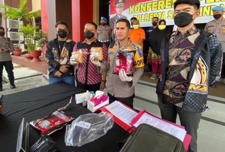 Lihat Gelagat Tante dan Keponakannya Mencurigakan, Polisi Bergerak, Ini yang Terjadi