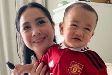 Viral! Manchester United Pamer Foto Nagita Slavina dan Rayyanza, Raffi Ahmad Kaget, Lihat