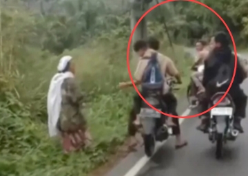 Inilah 7 Fakta Mengejutkan Tentang Pelajar yang Tendang Nenek di Pinggir Jalan, Ternyata Bukan Pertama Kali, Korban Histeris Minta Tolong Eh Malah di…