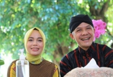 Istri Ganjar Pranowo Ternyata Bukan Orang Sembarangan, Namanya Siti Atikoh, Ini Sosok dan Profesinya, Begini Kisah Cintanya dengan Sang Gubernur