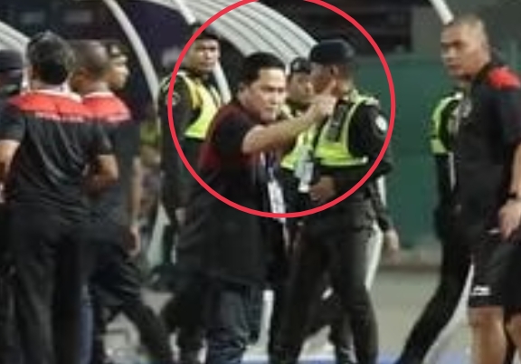 Detik-detik Erick Thohir Turun ke Lapangan saat Timnas Indonesia Diprovokasi Thailand, Lihat Tuh